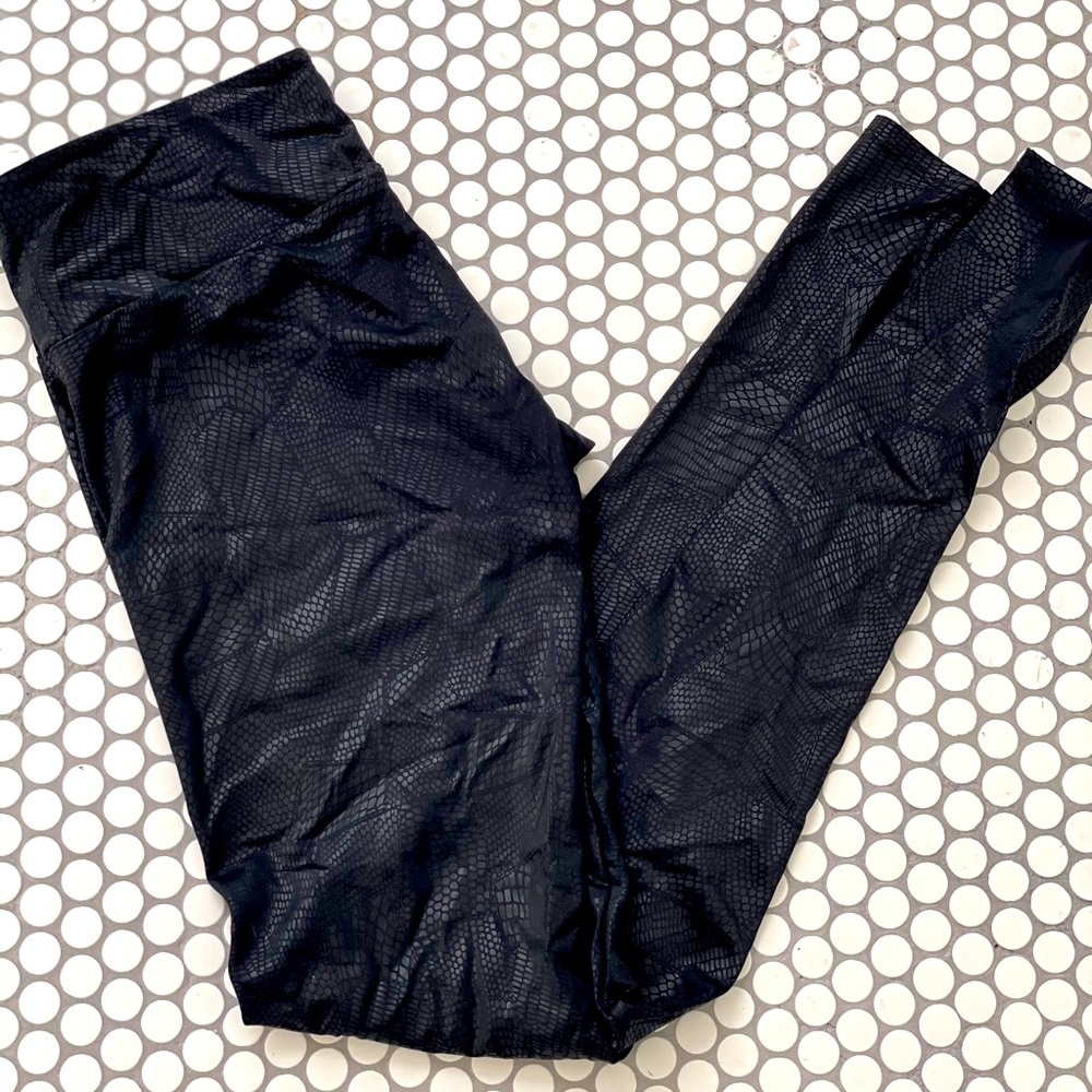 Onzie snakeskin leggings XS